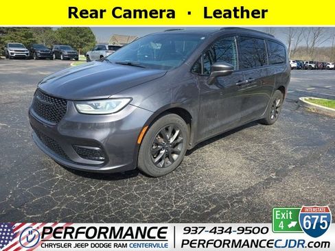 Used 2021 Chrysler Pacifica Touring-L w/ S Appearance Package image 1