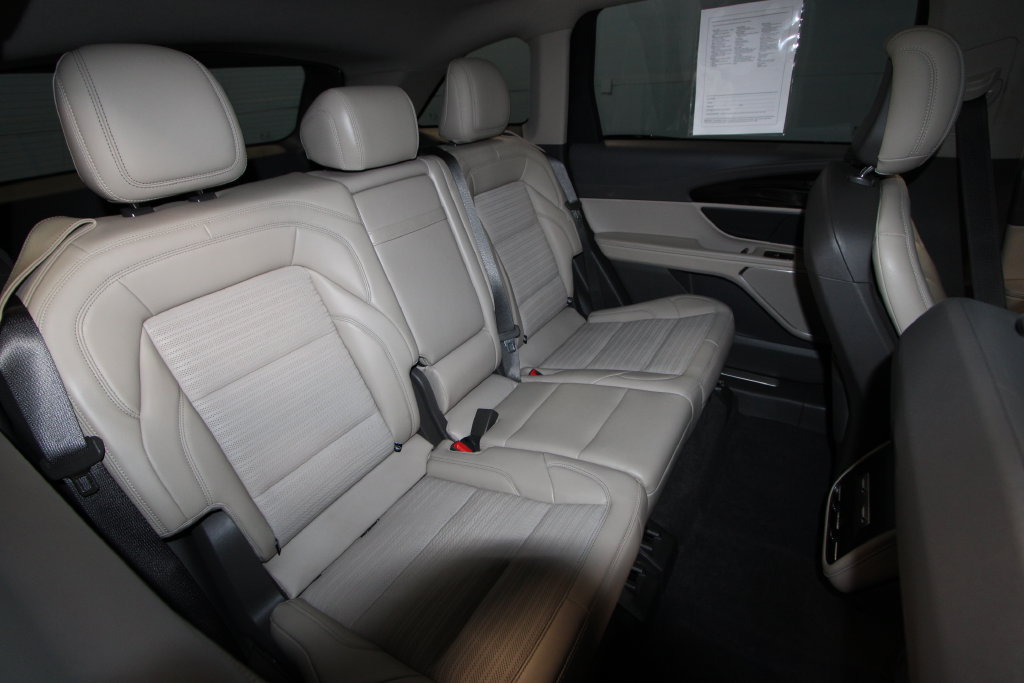 Used 2025 Lincoln Nautilus Reserve AWD/4WD image 30