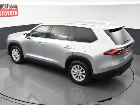 Used 2024 Toyota Grand Highlander XLE image 24