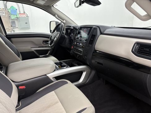 Used 2024 Nissan Titan SV w/ SV Convenience Package AWD/4WD image 21