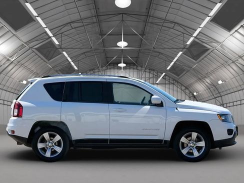 Used 2014 Jeep Compass Latitude AWD/4WD image 7