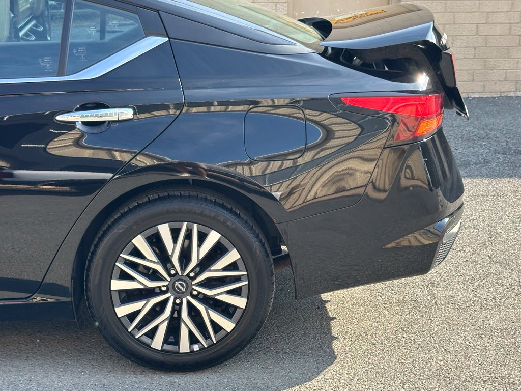 Used 2025 Nissan Altima 2.5 SV FWD image 37
