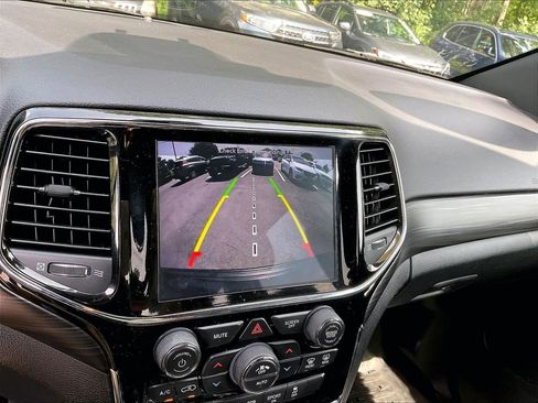 Used 2019 Jeep Grand Cherokee Altitude AWD/4WD image 16