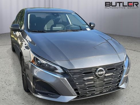 Used 2024 Nissan Altima 2.5 SV FWD image 5