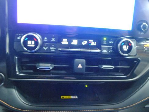 Used 2023 Toyota Highlander Bronze Edition image 28