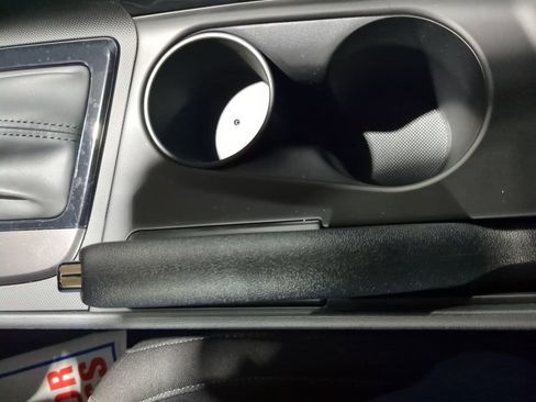 Certified 2025 Hyundai Elantra Sport image 33