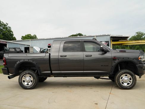 Used 2022 RAM 2500 Laramie AWD/4WD image 3