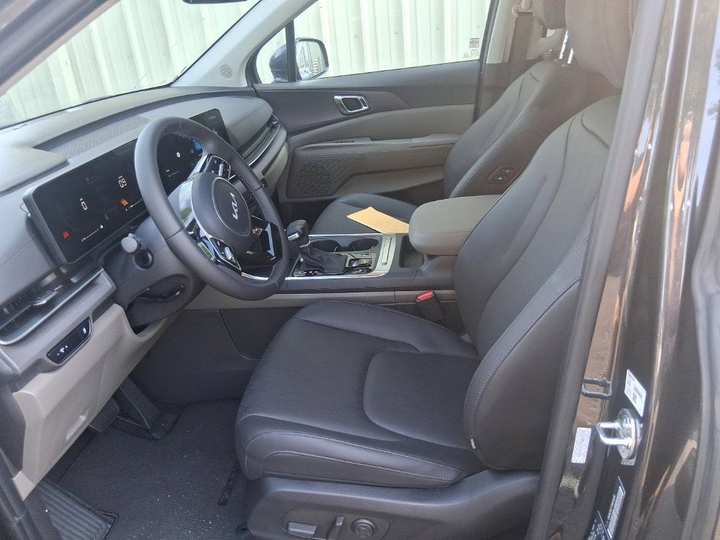 Certified 2026 Kia Carnival EX FWD image 9