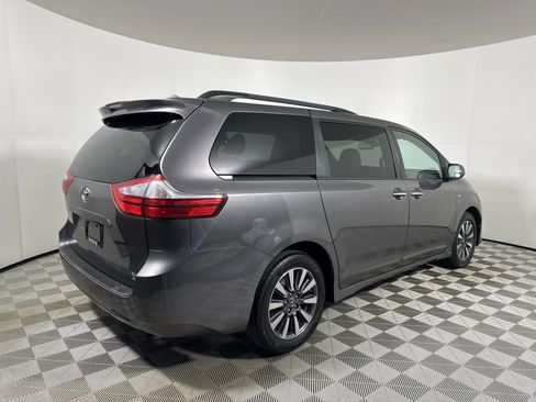 Used 2018 Toyota Sienna AWD image 7