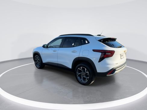 Used 2025 Chevrolet Trax LT image 6