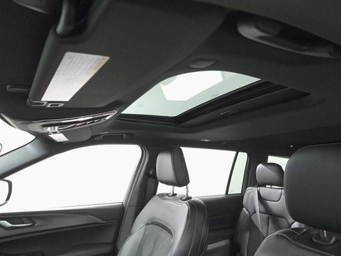 New 2025 Jeep Grand Cherokee L Altitude image 12