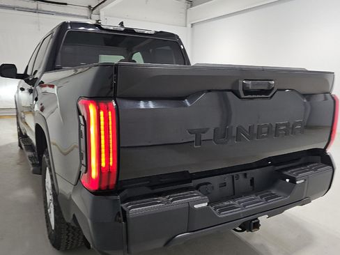Used 2022 Toyota Tundra SR5 w/ SR5 Premium Package RWD image 7
