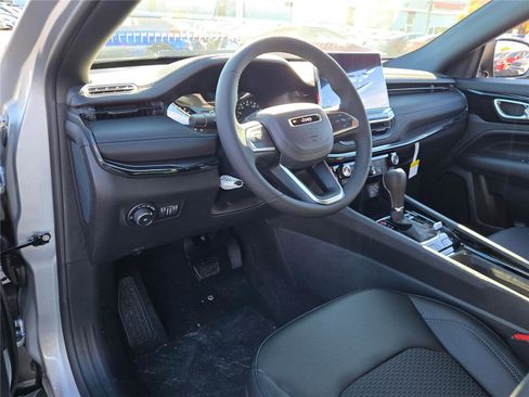 New 2026 Jeep Compass Latitude image 28