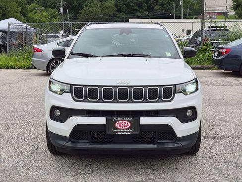 Used 2023 Jeep Compass Latitude w/ Sun and Sound Group AWD/4WD image 10