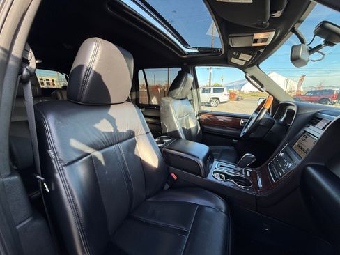 Used 2017 Lincoln Navigator Select image 33