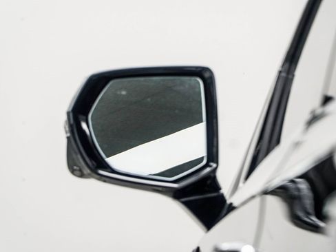 Used 2024 GMC Yukon XL SLT w/ SLT Premium Package image 13