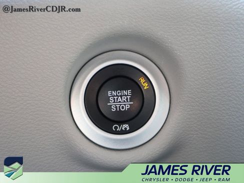 Used 2024 Chrysler Pacifica Touring-L image 31