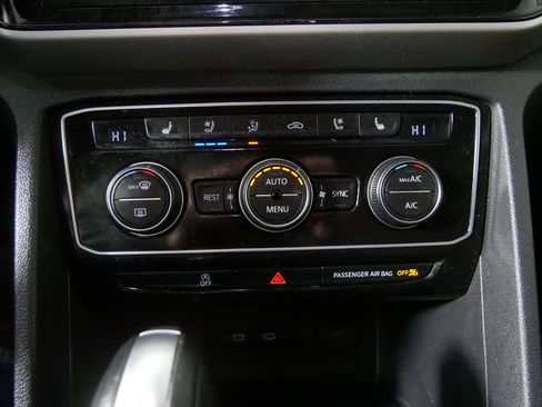 Used 2021 Volkswagen Atlas SEL Premium image 29