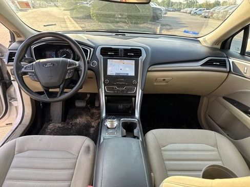 Used 2019 Ford Fusion SE FWD image 22