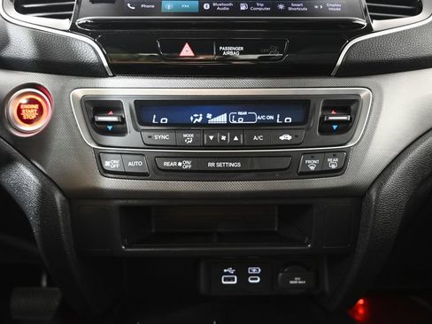 Used 2025 Honda Ridgeline Sport image 29