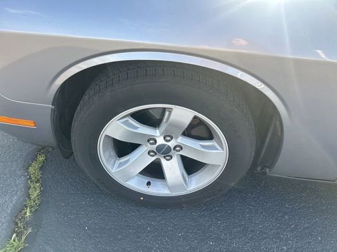 Used 2014 Dodge Challenger SXT image 16