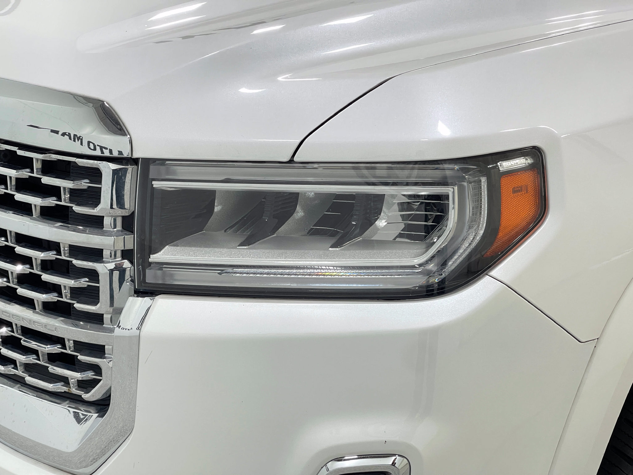 Used 2021 GMC Acadia Denali w/ Denali Technology Package FWD image 33