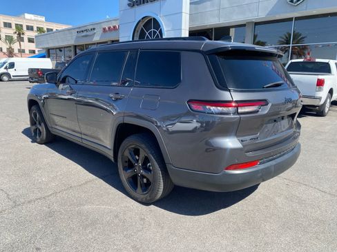 Used 2022 Jeep Grand Cherokee L Limited w/ Black Appearance Package AWD/4WD image 9
