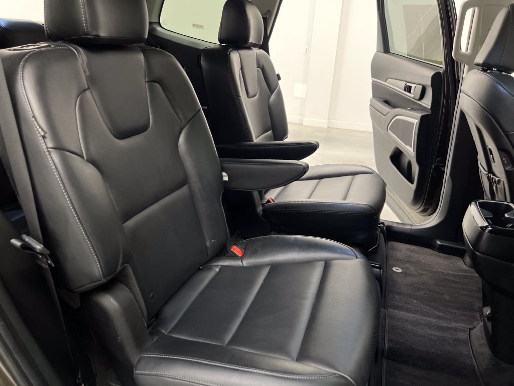 Used 2025 Kia Telluride S FWD image 23