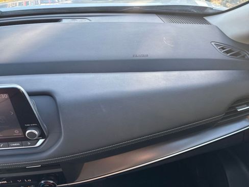 Used 2025 Nissan Rogue SV image 37