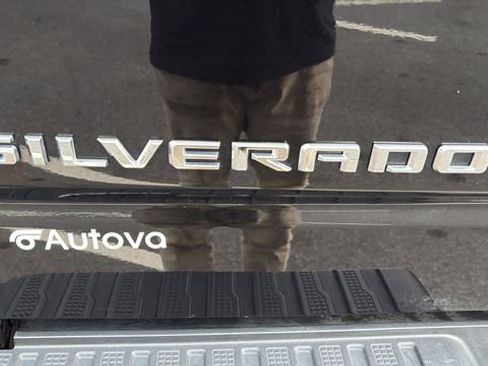 Used 2025 Chevrolet Silverado 1500 LT AWD/4WD image 13