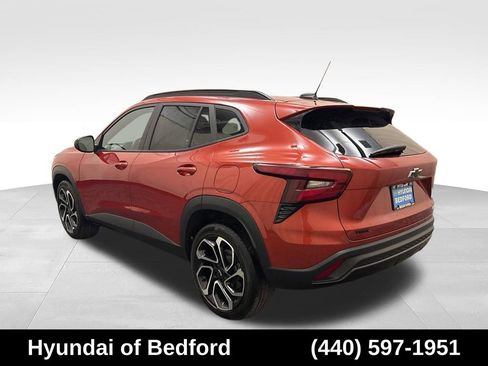 Used 2024 Chevrolet Trax RS w/ Sunroof Package FWD image 7