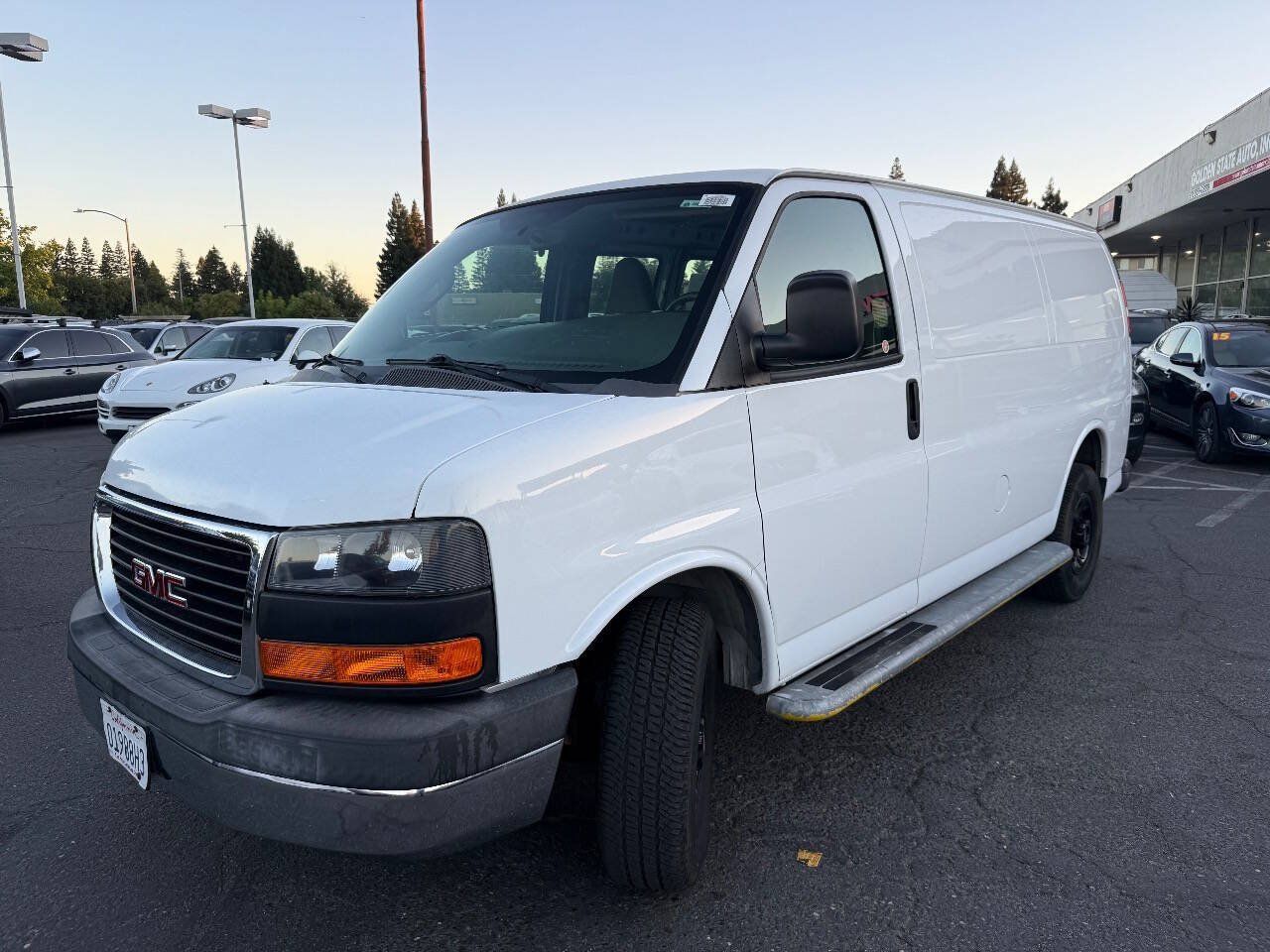 Used 2017 GMC Savana 2500 RWD image 3