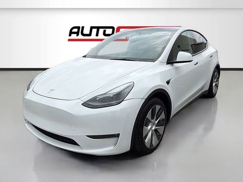 Used 2023 Tesla Model Y Long Range image 3