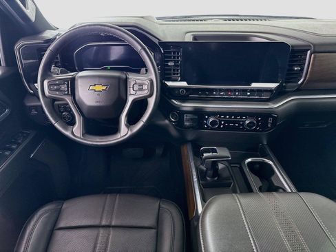 Used 2024 Chevrolet Silverado 1500 High Country w/ High Country Premium Package AWD/4WD image 2
