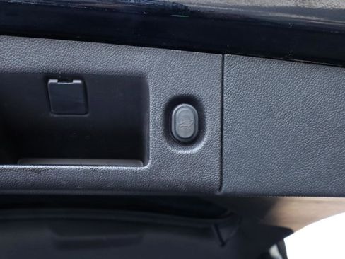 Used 2015 Cadillac Escalade Premium image 19