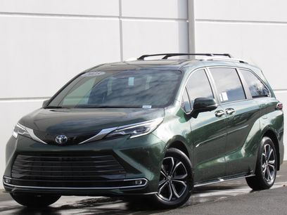 Used 2025 Toyota Sienna Platinum