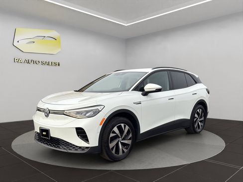 Used 2023 Volkswagen ID.4 Pro image 3