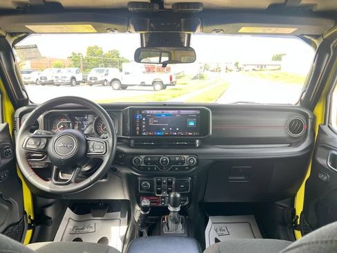 Used 2024 Jeep Wrangler Unlimited Rubicon AWD/4WD image 23