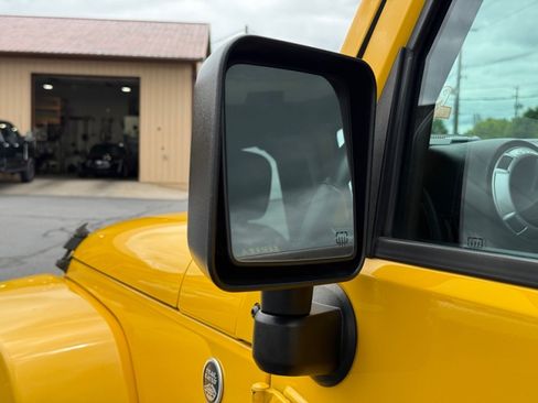 Used 2015 Jeep Wrangler Unlimited Sahara w/ Dual Top Group AWD/4WD image 37