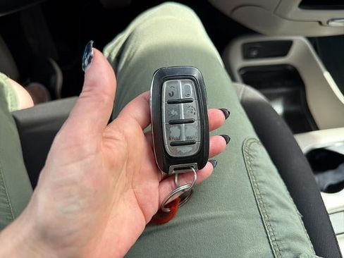 Used 2022 Chrysler Voyager LX FWD image 27