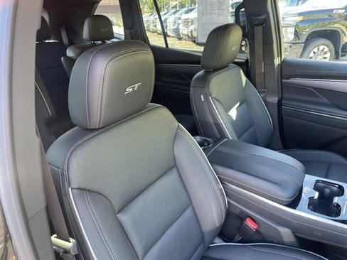 Used 2025 Buick Enclave Sport Touring image 34