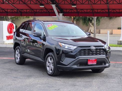 Used 2025 Toyota RAV4 XLE FWD image 3