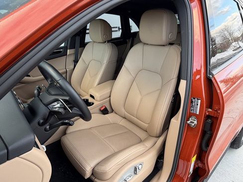 Used 2025 Porsche Macan image 5