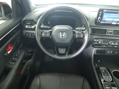 Used 2025 Honda Pilot Black Edition image 10