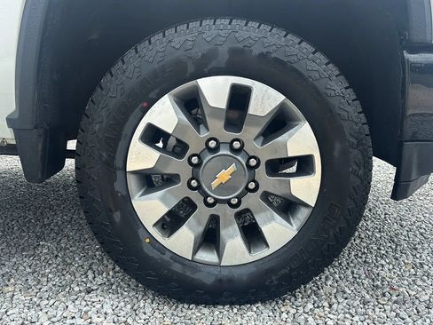 Used 2022 Chevrolet Silverado 2500 Custom w/ Custom Value Package AWD/4WD image 12