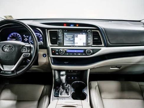 Certified 2019 Toyota Highlander XLE image 13