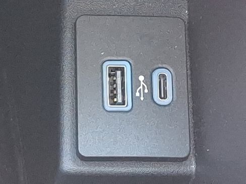 Used 2022 Ford Edge Titanium image 24