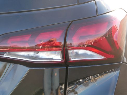 Used 2023 Chevrolet Equinox LT image 17