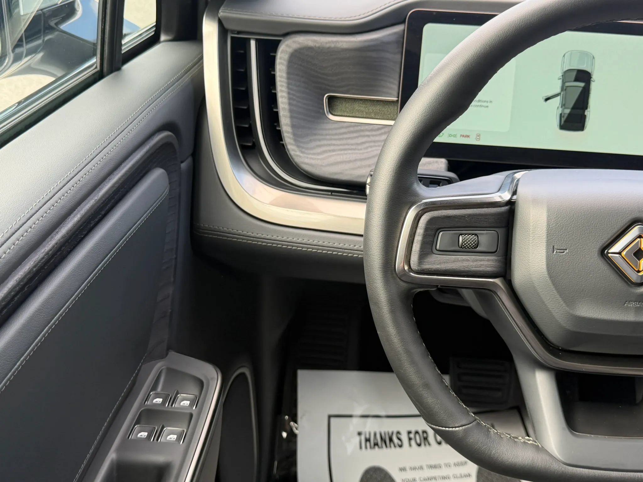 Used 2025 Rivian R1S Adventure Dual AWD/4WD image 13