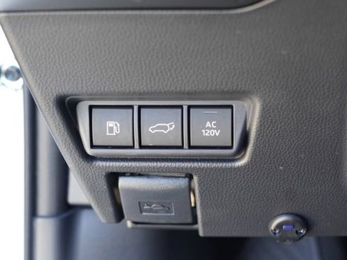 Used 2024 Toyota Prius Prime Premium FWD image 19